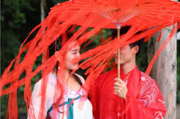 第一次和女生见面该怎么聊天？聊什么话题好？