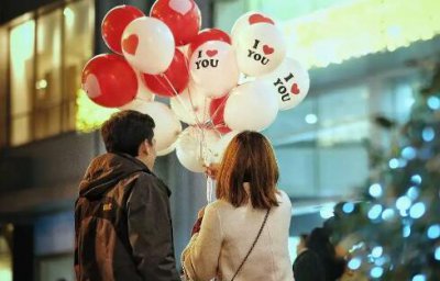 ​约会如何和女生进行肢体接触，她才不会反感？