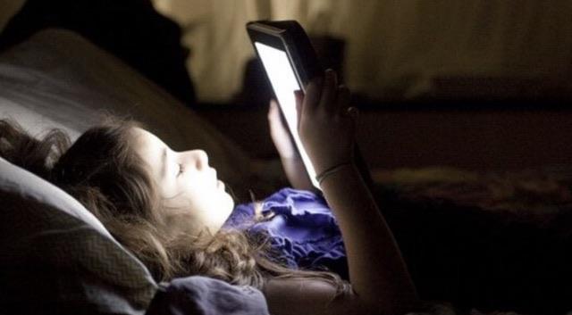 生活警惕睡眠质量受电子设备影响  1