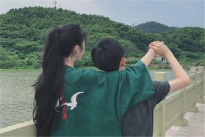 ​女生对你动心了的表现，有这些表现肯定不是错觉