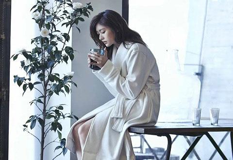 如何和傲娇高冷的女生聊天?