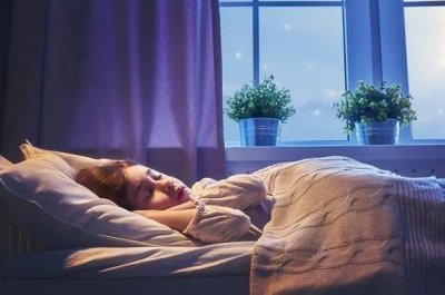 ​人睡觉时为什么会说梦话?说梦话是因为不健康吗?