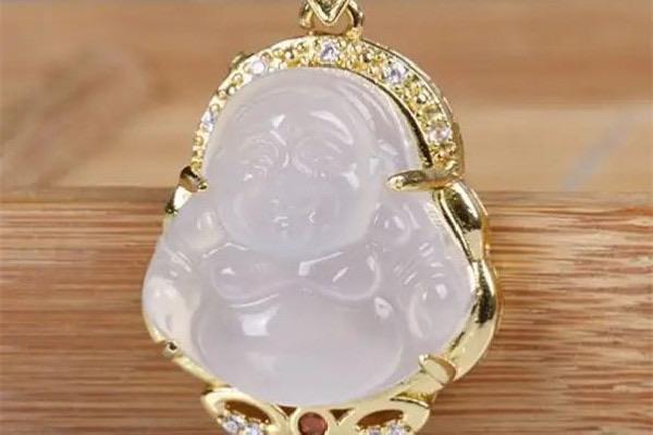 生活玉佛吊坠配什么链子最好 玉佛吊坠用黑绳子可以吗  1