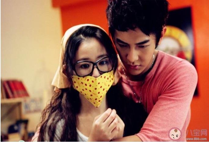 生活全世界还有谁比我们还绝配是什么歌,《我应该去爱你》完整版歌词 2