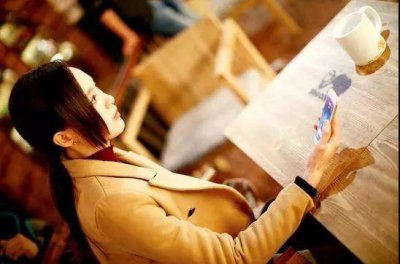 ​如何找话题跟异性朋友聊天，怎么跟异性找话题聊天