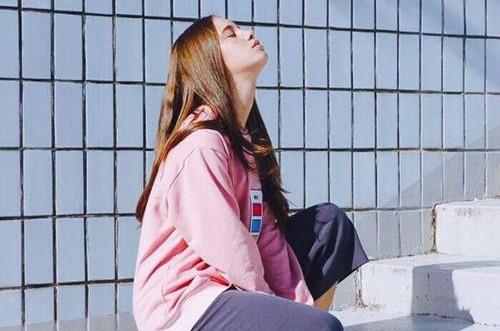 一个渣女爱上你的时候表现