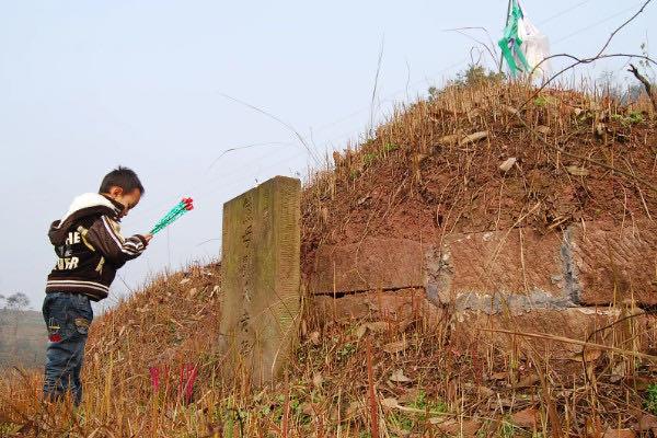 生活上坟三样点心两样水果(清明上坟必须要带的物品) 3