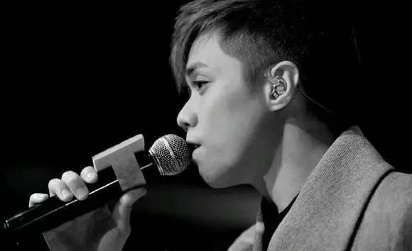 生活我吻过你的脸是什么歌  1