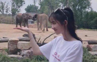 ​和喜欢的女生怎么找话题聊天？先做好自己