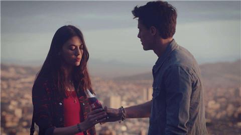 如何防止女朋友和别的男生搞暧昧