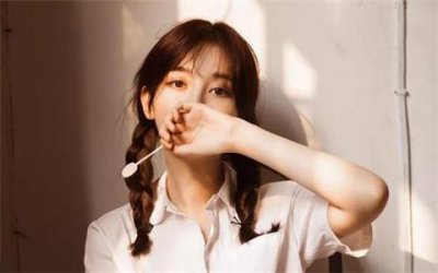 ​追女孩微信聊天怎么升级关系，避免停留在友谊区？