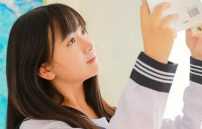 ​男生触碰喜欢的女生手的技巧，这样不容易被拒