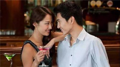 ​跟女生聊天话题，怎么跟女孩子聊天