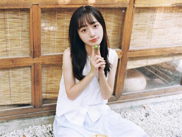 跟女生聊天话题，怎么跟女孩子聊天