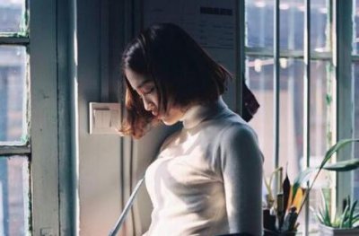 ​女生向你倾诉烦恼怎么安慰？让她烦恼一扫而空