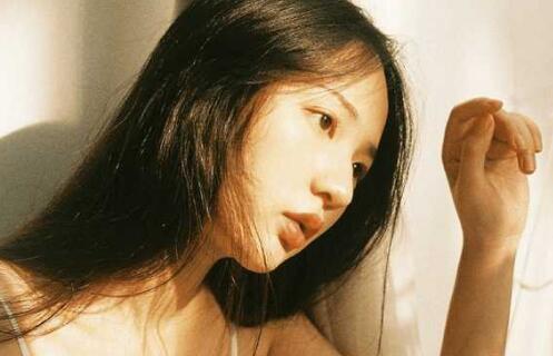 女朋友背着我和追求者约会怎么解决