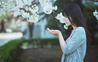 ​暗恋一个人的8种表现，看看有没有女生暗恋你