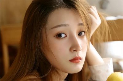 ​女生为什么接吻的时候喜欢咬男生舌头还会闭上眼睛