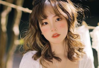 ​女生觉得自己丑，怎么回答才能哄她开心的话