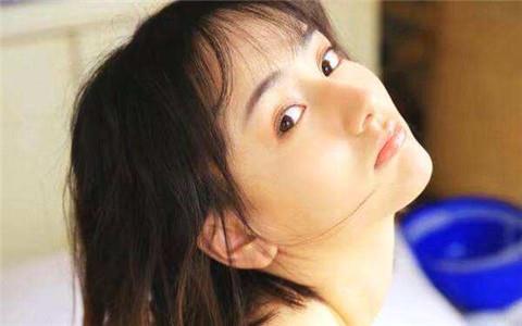 女生主动找我尬聊是什么意思2