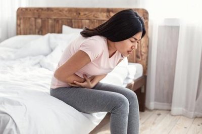 ​女生说肚子痛怎么回复？5种暖心回复表达你的爱