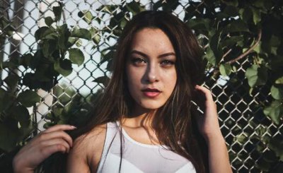 ​女生缺爱的表现有哪些？缺爱的女生怎么追