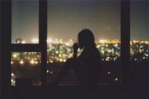 女生深夜发朋友圈是什么意思1