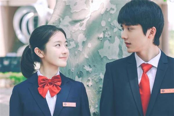 生活高中女生留什么发型好看 高中女生适合留什么发型  2