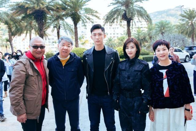 王丽坤新剧来袭化身高颜值保镖，男主被称为行走中的“荷尔蒙”