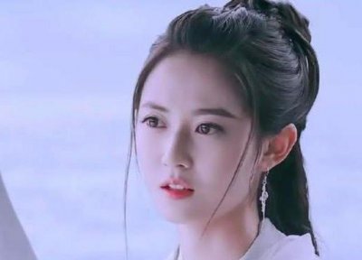 ​陈钰琪晒闺蜜聚会照，闺蜜高颜值引热议，网友：仙女下凡
