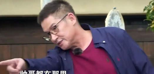 郭碧婷混血老爸首次亮相，“初恋脸”完美遗传老爸，父女非常时尚