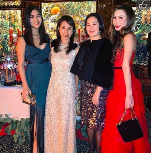 何超凤人缘好，带俩女儿何锶珩何倩珩参加派对，何超琼亲自陪同