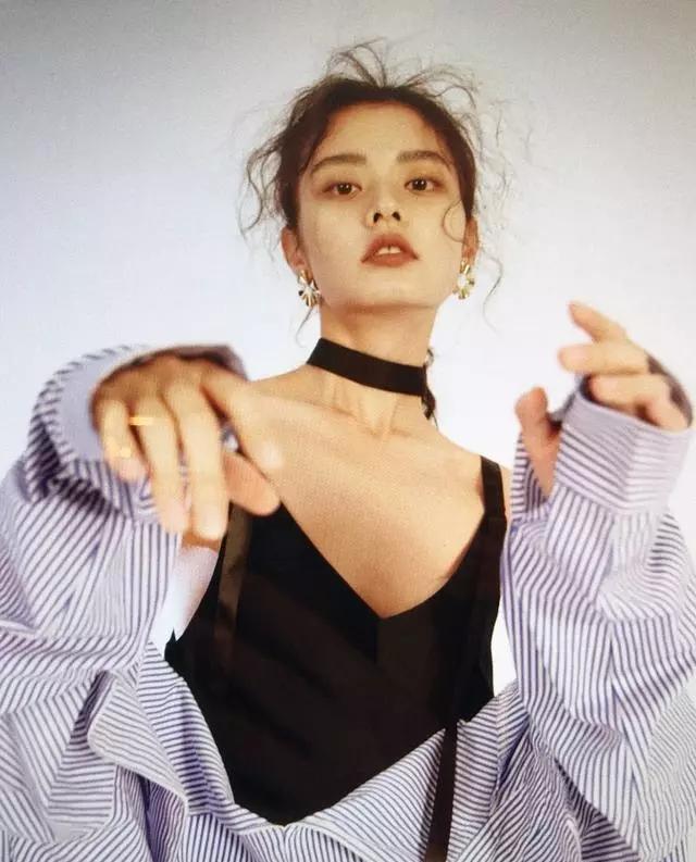 这个女人不简单！搭上王思聪，合作陈伟霆，现在又把周星驰当目标