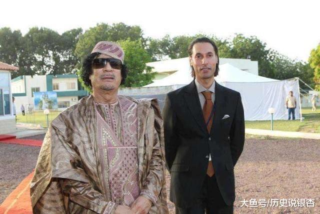 卡扎菲最能干的儿子，战斗到最后一刻，死前淡定的边喝水边抽烟