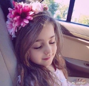 ​伊朗8岁小女孩Mahdis，被外国网友们称为“全球最美女孩”