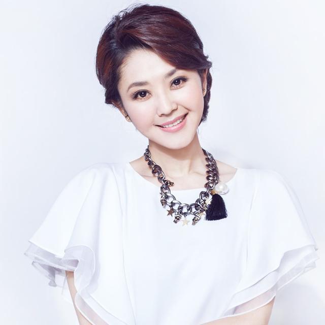 她是河北台最优质女主持人，主持过央视节目，拿过“金话筒奖”