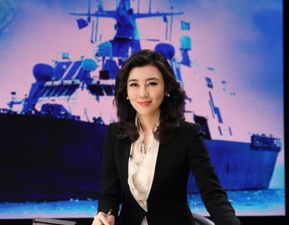 她是央视最美主持，长相甜美，最后嫁给了大26岁的丑男