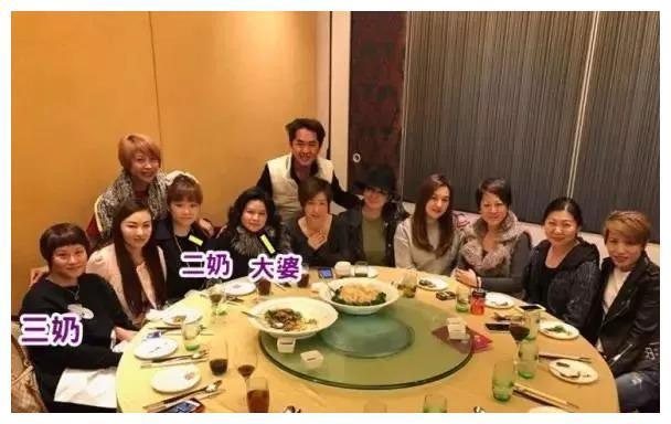 他“一夫三妻”, 身价数亿, 3个女友和睦相处, 堪称当代韦小宝!