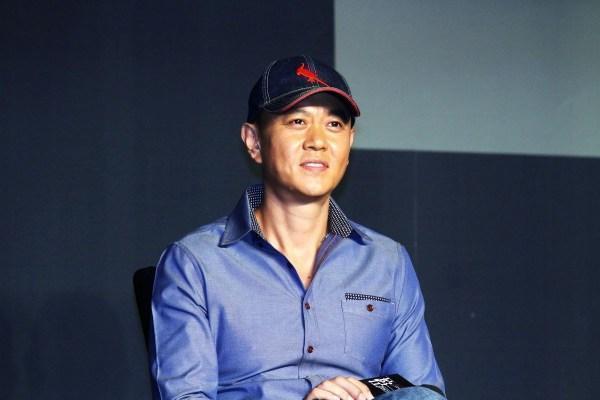 半路出家做演员，40岁因《蜗居》出名，演戏纯属个人爱好不为钱