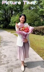 ​胡杏儿一家马尔代夫度假，坐私人飞机住豪华酒店