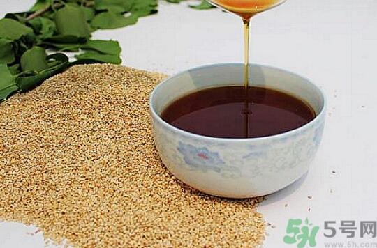 夏天小磨油要不要放冰箱？小磨油可不可以放冰箱？