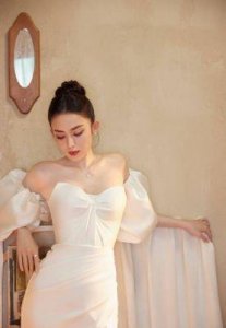 ​古力娜扎的身材有多美？她的身材匀称，线条优美，令人惊叹不已