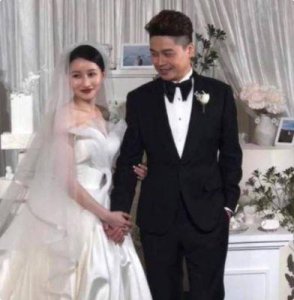 ​王牌女郎费费的真实身份：她是否是沈涛的妻子？