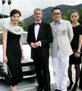 ​杨澜丈夫吴征简介，两人年龄差距及相识相恋详情