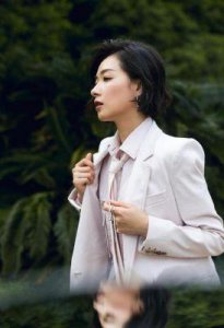 ​万茜喜讯：宣布结婚并诞下爱女，丈夫身份成谜引人关注！