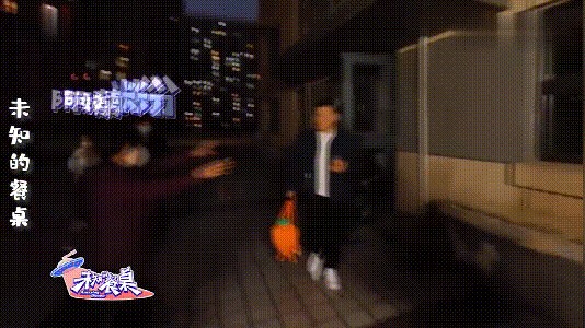 三年春晚连失误，换个舞台又笑场，岳云鹏为何还能成为春晚宠儿？