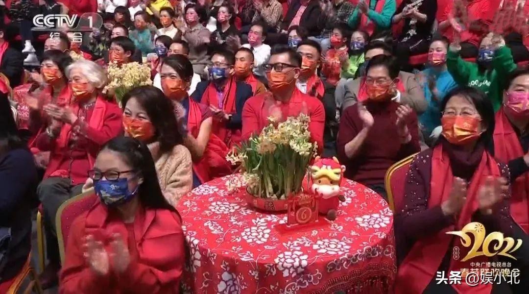 三年春晚连失误，换个舞台又笑场，岳云鹏为何还能成为春晚宠儿？