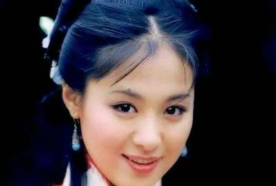 ​左蓝扮演者沈傲君，10年恋情遭劈腿，被绿整一年，最终嫁给外交官