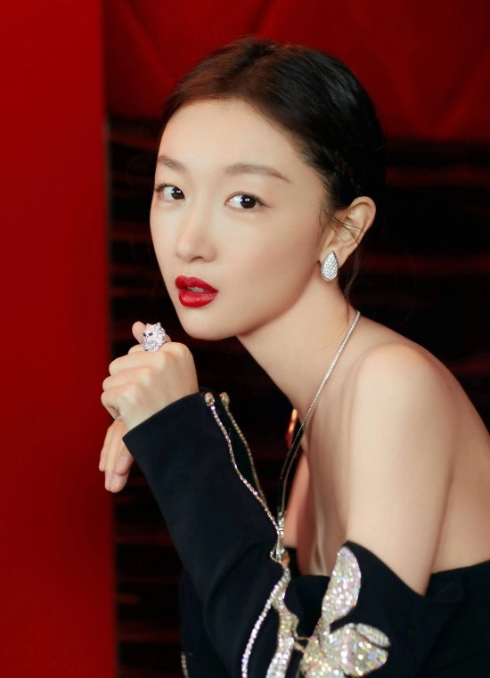 单眼皮也能出美女：周冬雨