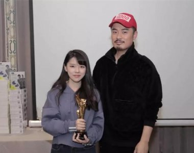 ​鹿晗老婆怀8个月肚子（沫子直播忘记打开美颜）